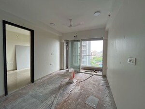 Room in 3 BHK Apartment at Dosti Mezzo 22, Sion East – for Rent