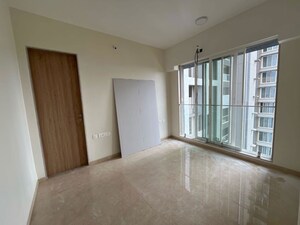 Room in 2 BHK Apartment at Dosti Mezzo 22, Sion East – for Rent