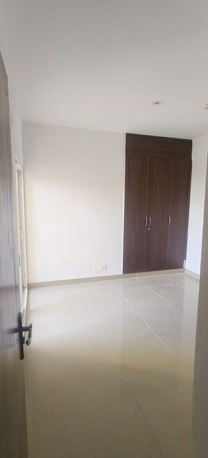 2 BHK Apartment For Rent in Supertech The Romano, Sector 118