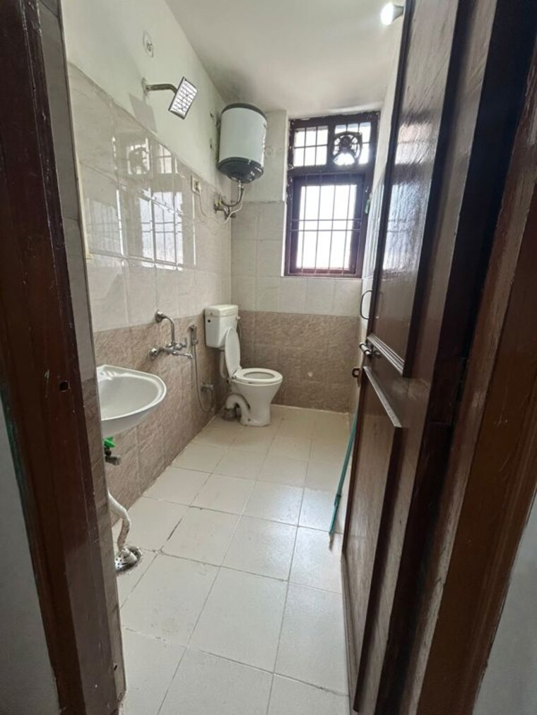 Bathroom, ss-100 1 RK 650 Sq.Ft. Independent House In Sector 49 Gurgaon 10756777