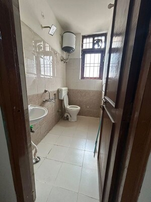 Bathroom in 1 RK Independent House at SS 100, Sector 49 – for Rent