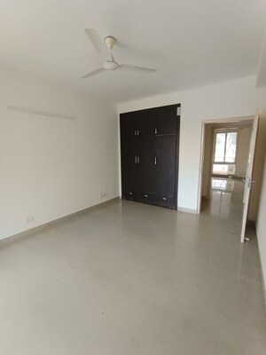 Room in 3 BHK Apartment at GPL Eden Heights, Sector 70 – for Rent