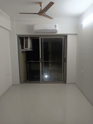 Room in 2 BHK Apartment at Ashapura F Residences, Malad East – for Rent