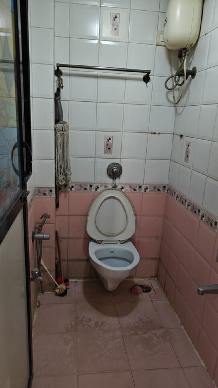 Bathroom, shivam-paradise-bhandup-west 1 Bedroom 425 Sq.Ft. Apartment In Bhandup West Mumbai 10756885