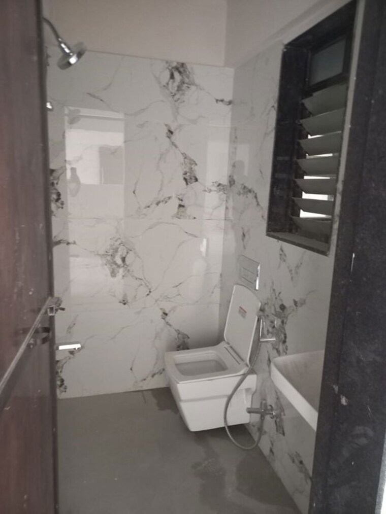 Bathroom, pethey-building 1 RK 200 Sq.Ft. Apartment In Dadar West Mumbai 10756886