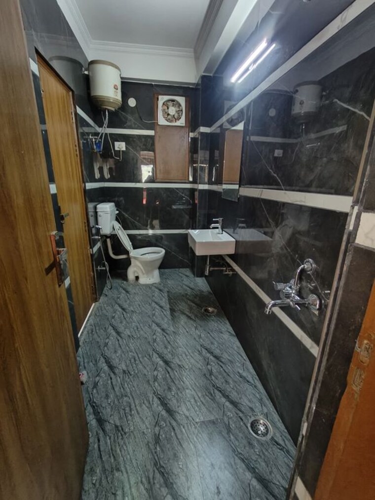 Washroom, saket 2 Bedroom 950 Sq.Ft. Builder Floor In Saket Delhi 10756944