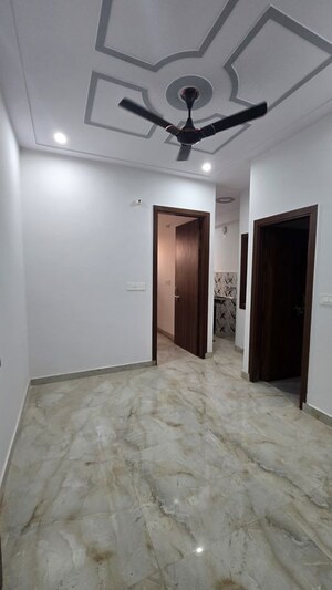 Room in 2 BHK Apartment at Mahavir Enclave 3 – for Rent