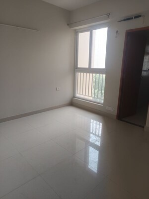 Room in 3 BHK Apartment at Tata Eureka Park, Sector 150 – for Rent