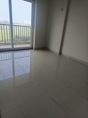 Room in 3 BHK Apartment at Tata Eureka Park, Sector 150 – for Rent