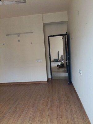 Room in 3 BHK Apartment at Aims Golf Avenue II, Sector 75 – for Rent