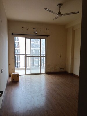 Room in 3 BHK Apartment at Aims Golf Avenue II, Sector 75 – for Rent