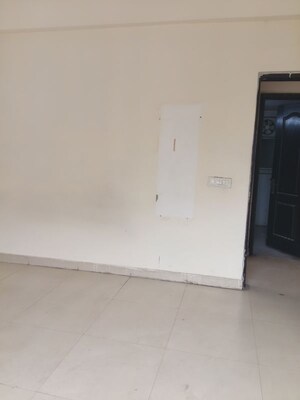 Room in 3 BHK Apartment at Aims Golf Avenue II, Sector 75 – for Rent