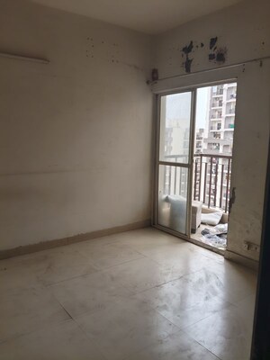 Room in 3 BHK Apartment at Aims Golf Avenue II, Sector 75 – for Rent