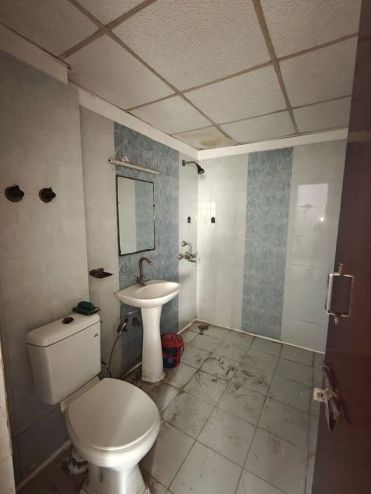 Bathroom, gardenia-golf-city 3 Bedroom 1750 Sq.Ft. Apartment In Sector 75 Noida 10757013