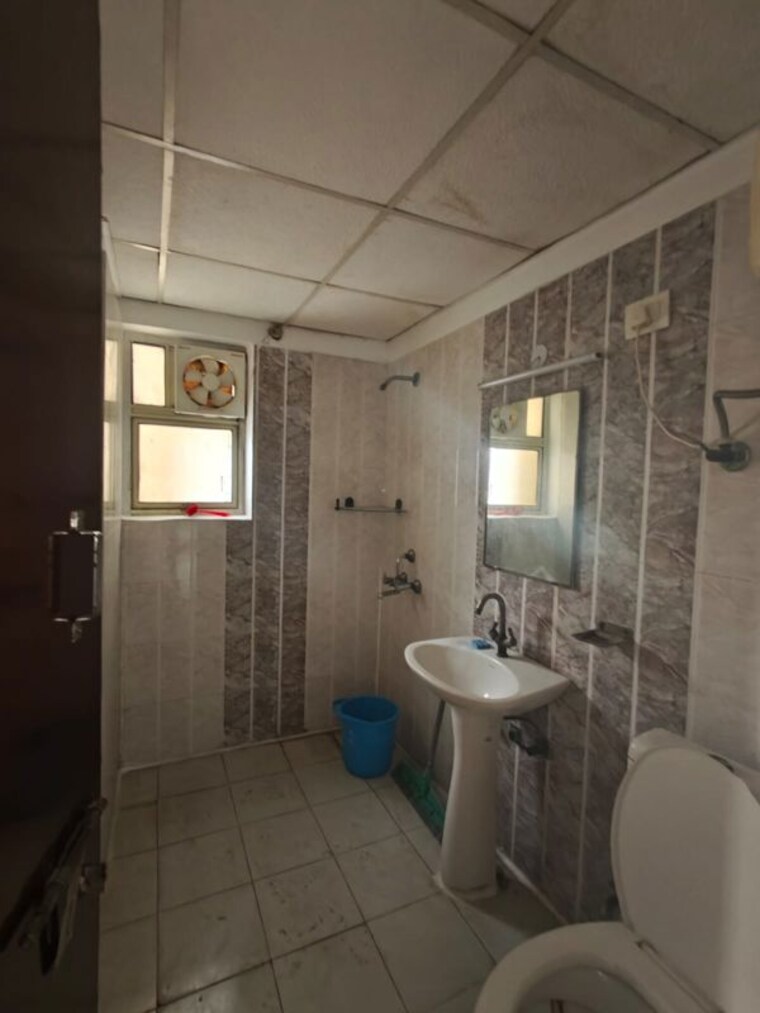 Bathroom, gardenia-golf-city 3 Bedroom 1750 Sq.Ft. Apartment In Sector 75 Noida 10757013