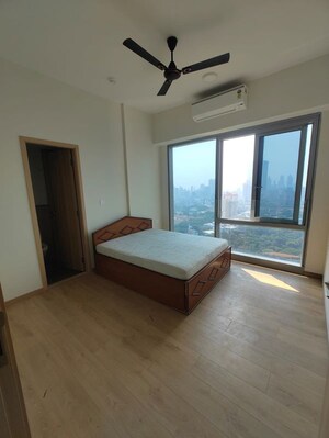2.5 BHK Apartment For Rent in Marathon Monte South, Byculla West