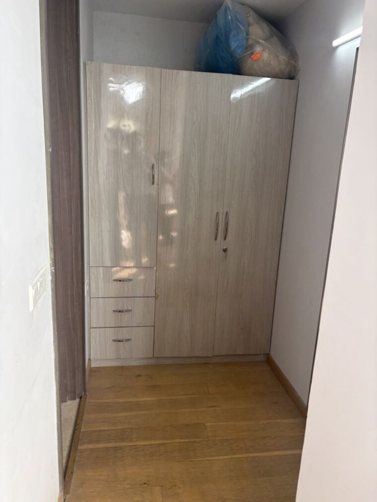 Room, paras-quartier 4 Bedroom 6000 Sq.Ft. Apartment In Gwal Pahari Gurgaon 10757036
