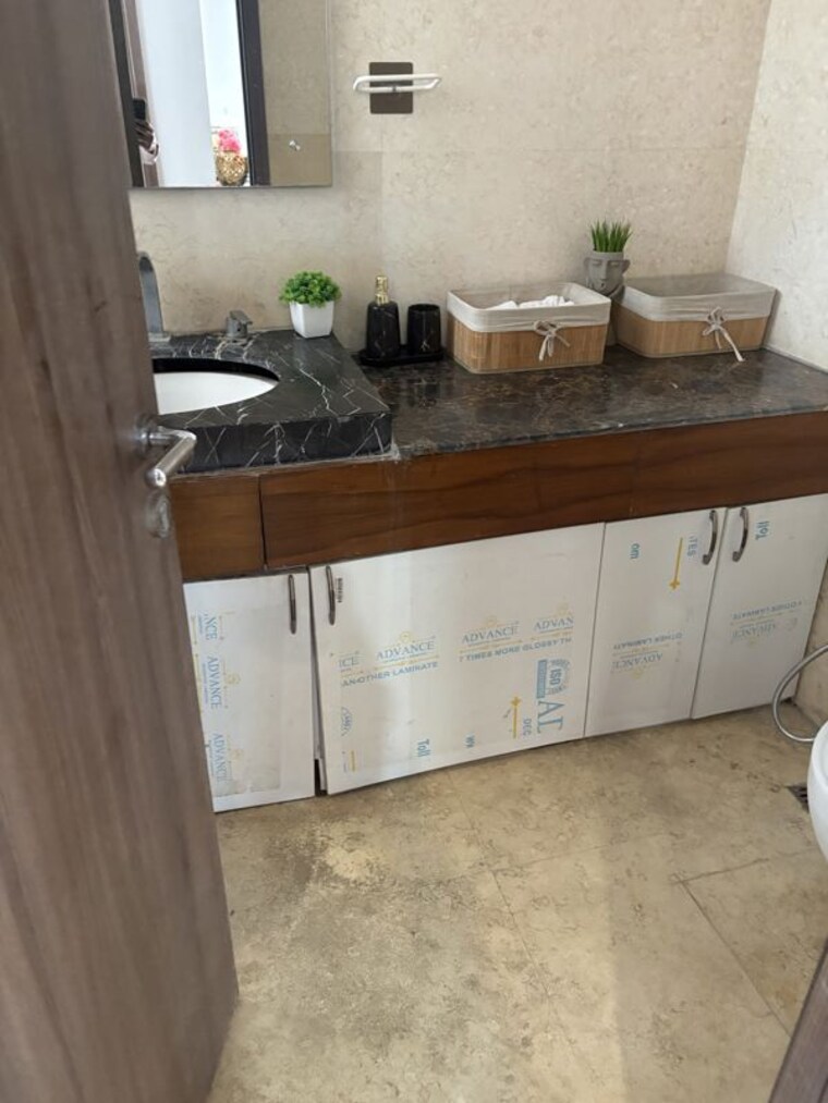 Kitchen, paras-quartier 4 Bedroom 6000 Sq.Ft. Apartment In Gwal Pahari Gurgaon 10757036