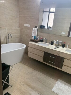 Attached Bathroom in 4 BHK Apartment at Paras Quartier, Gwal Pahari – for Rent