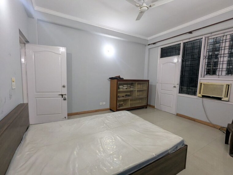Bedroom, uppal-southend 3 Bedroom 311 Sq.Yd. Builder Floor In Sector 49 Gurgaon 10757045