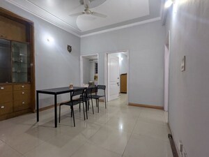 Room in 3 BHK Builder Floor at Uppal Southend, Sector 49 – for Rent