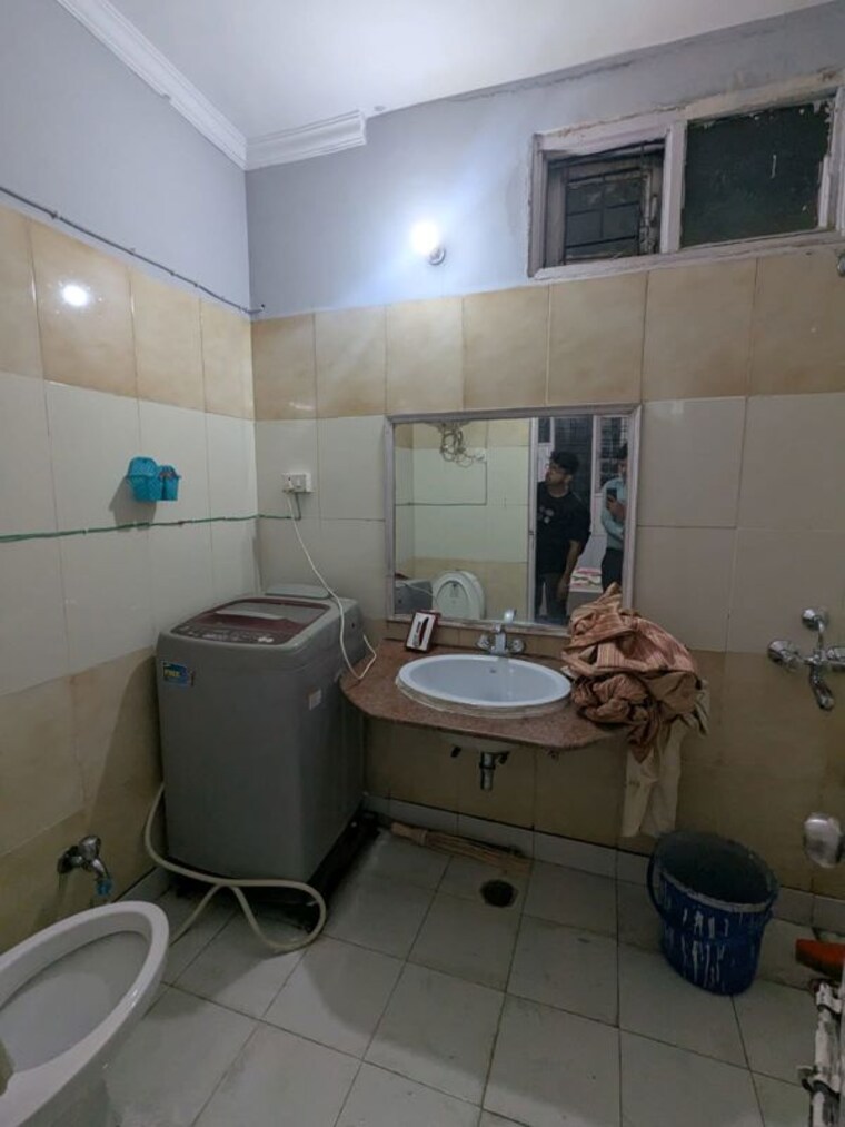Attached Bathroom, uppal-southend 3 Bedroom 311 Sq.Yd. Builder Floor In Sector 49 Gurgaon 10757045