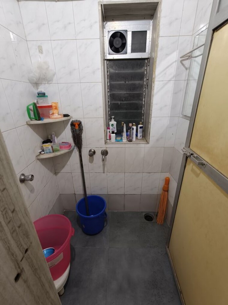 Bathroom, gokuldham-complex Pg For Girls In Goregaon East 10757046
