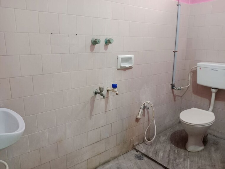Bathroom, parrys 2 Bedroom 1000 Sq.Ft. Apartment In Parrys Chennai 10757047