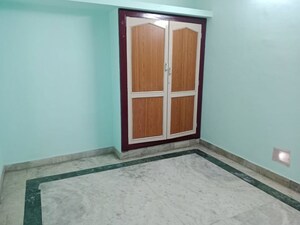 Room in 2 BHK Apartment at Parrys – for Rent