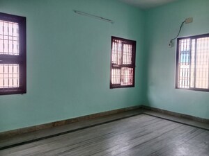 Room in 2 BHK Apartment at Parrys – for Rent