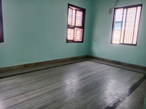 Room in 2 BHK Apartment at Parrys – for Rent