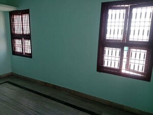 Room in 2 BHK Apartment at Parrys – for Rent