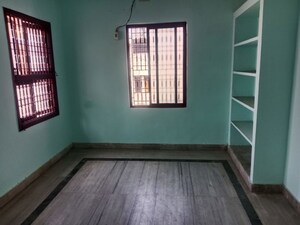 Room in 2 BHK Apartment at Parrys – for Rent