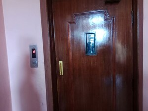 Furnished Amenities in 2 BHK Apartment at Parrys – for Rent