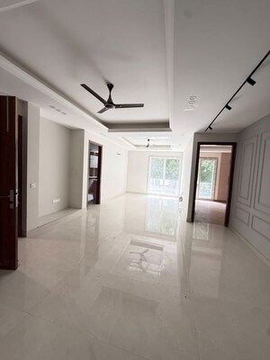 Building Lobby in 3 BHK Apartment at Smart World Orchard, Sector 61 – for Sale