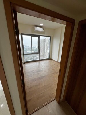 Room in 2.5 BHK Apartment at Marathon Monte South, Byculla West – for Sale