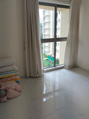 Room in 2 BHK Apartment at Naman Habitat, Andheri West – for Rent