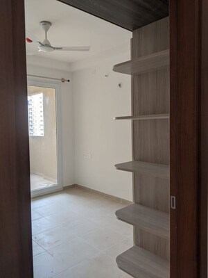 Room in 3.5 BHK Apartment at Bhartiya Nikoo Homes, Thanisandra Main Road – for Rent