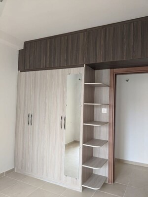 Room in 3.5 BHK Apartment at Bhartiya Nikoo Homes, Thanisandra Main Road – for Rent
