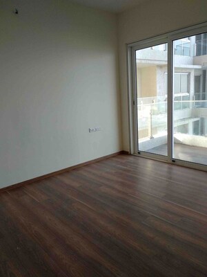 Room in 3 BHK Apartment at L&T Crescent Bay T2, Parel – for Rent