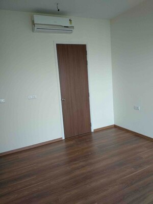 Room in 3 BHK Apartment at L&T Crescent Bay T2, Parel – for Rent