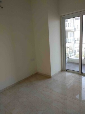 Room in 3 BHK Apartment at L&T Crescent Bay T2, Parel – for Rent