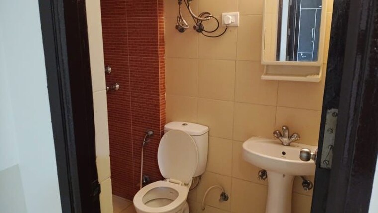 Bathroom, mahagun-my-woods 2.5 Bedroom 1110 Sq.Ft. Apartment In Sector 16c Greater Noida Greater Noida 10757154