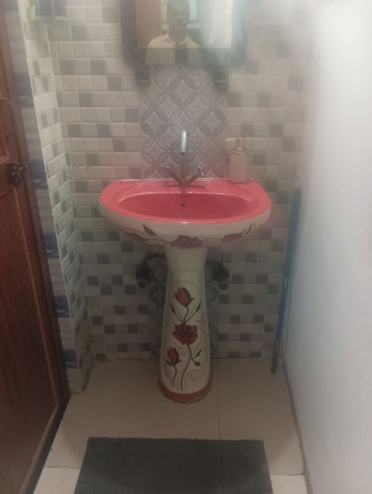 Bathroom, amrapali-silicon-city 2.5 Bedroom 1180 Sq.Ft. Apartment In Sector 76 Noida 10757177