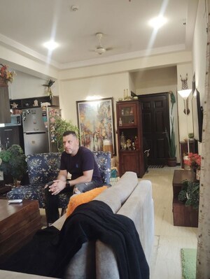 Living Room in 2.5 BHK Apartment at Amrapali Silicon City, Sector 76 – for Sale
