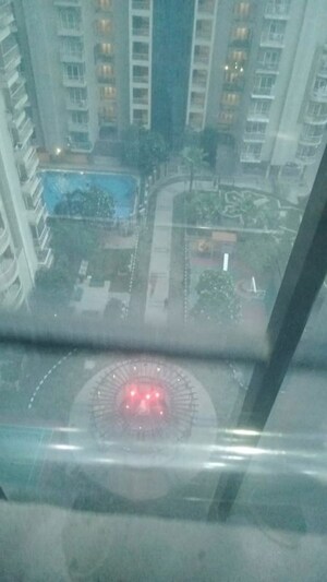 Furnished Amenities in 2.5 BHK Apartment at Amrapali Silicon City, Sector 76 – for Sale