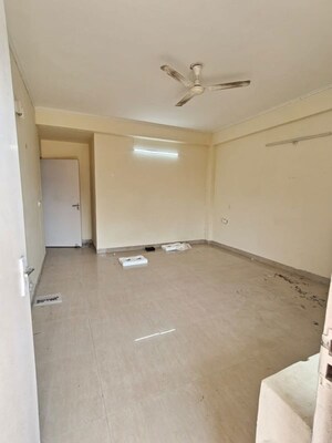 Room in 3 BHK Builder Floor at Sector 51 – for Rent
