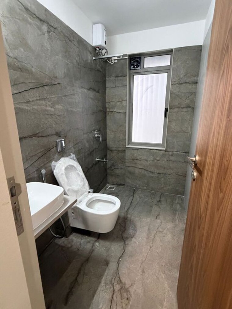 Bathroom, shree-krishna-om-niwas 2 Bedroom 711 Sq.Ft. Apartment In Chembur Mumbai 10757225