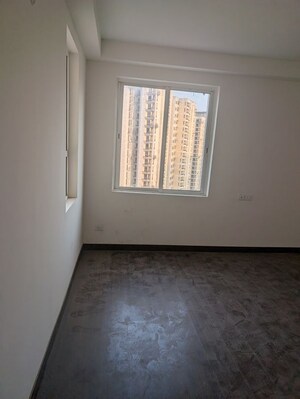 Room in 3 BHK Apartment at Jaypee Klassic Arcade, Sector 134 – for Sale