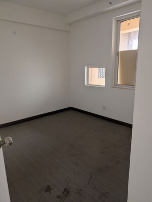 Room in 3 BHK Apartment at Jaypee Klassic Arcade, Sector 134 – for Sale
